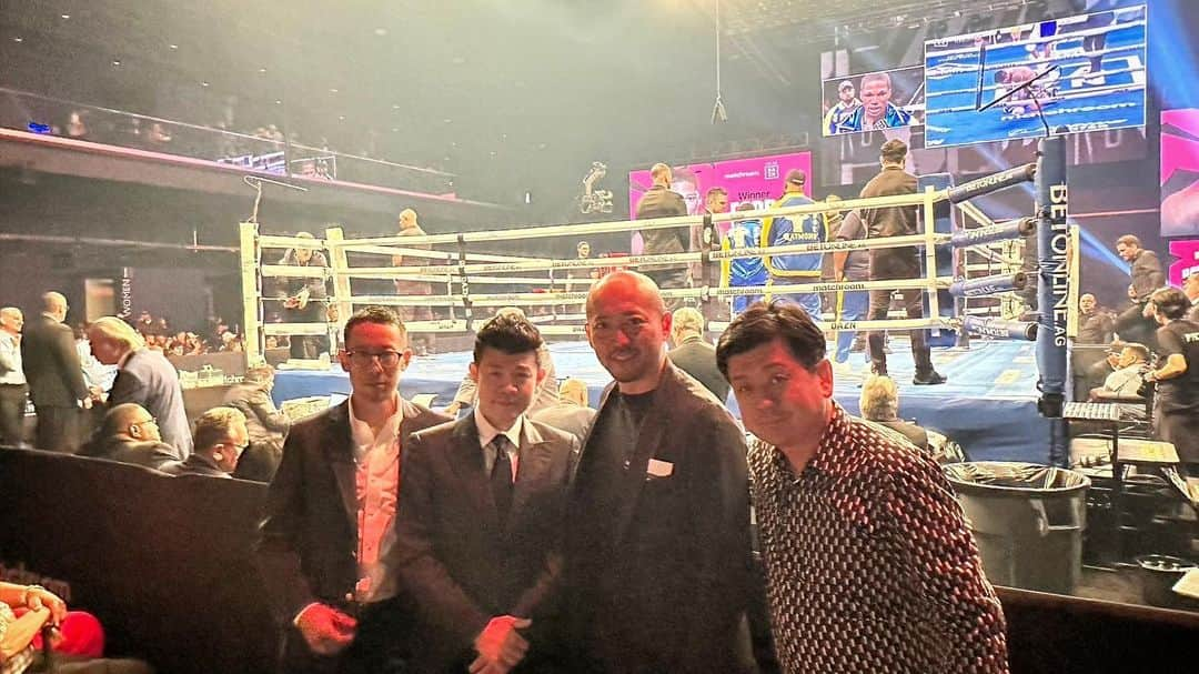 亀田興毅さんのインスタグラム写真 - (亀田興毅Instagram)「ABEMA × 3150FIGHTで世界に通じるボクシングイベントへの成長に向けてたくさんの収穫があった。ABEMAの藤井執行役員、北野プロデューサー、そしてフーテンの深町さん、引き続きよろしく！ #ABEMA #3150FIGHT #boxing」4月9日 23時24分 - kokikameda