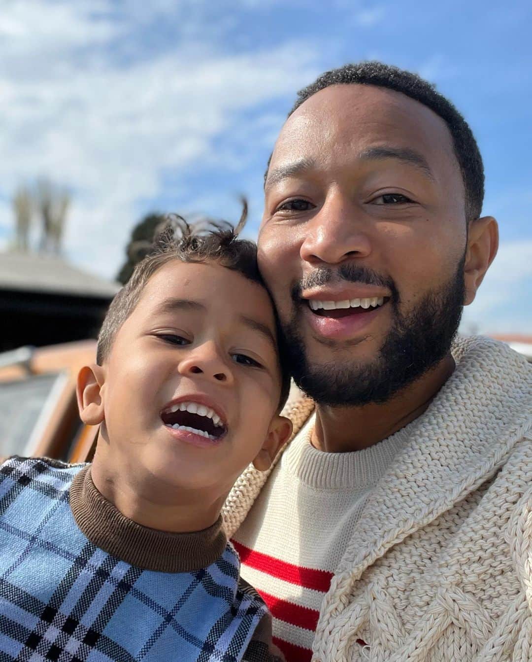 ジョン・レジェンドさんのインスタグラム写真 - (ジョン・レジェンドInstagram)「Happy Easter from me and my babies!」4月9日 23時28分 - johnlegend