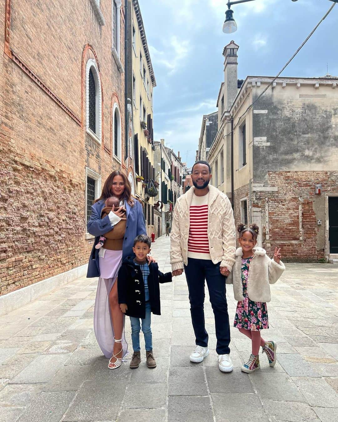 のインスタグラム：「Happy Easter from me and my babies!」