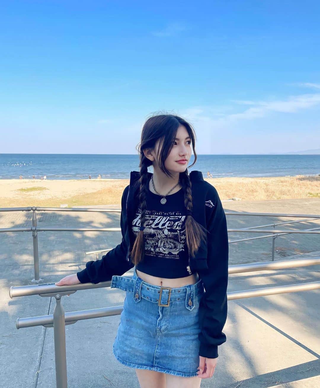 りりあのインスタグラム：「2枚目とびすぎww  #ひさしぶりの #みつあみ #ootd #shein #garage #teensfashion #teenlooks」