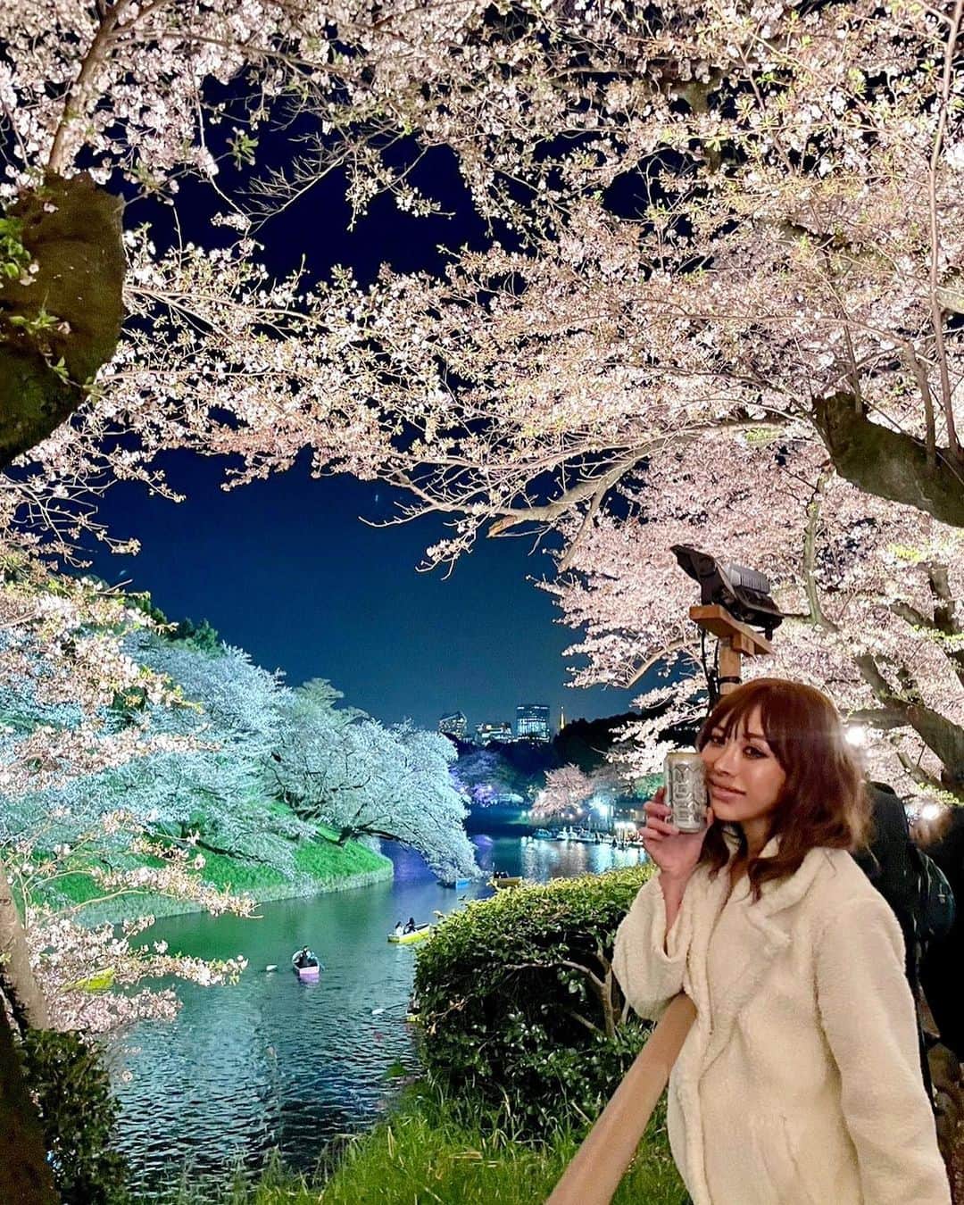 satoprimoさんのインスタグラム写真 - (satoprimoInstagram)「残りの桜満喫したよ写真🌸 毎年行く千鳥ヶ淵とプリモと毎日散歩してた家の前の桜スポット🐶 何か良いタイミングで帰国出来たなーと思う🤩  #お花見 #千鳥ヶ淵 #靖国神社」4月9日 23時41分 - satoprimo