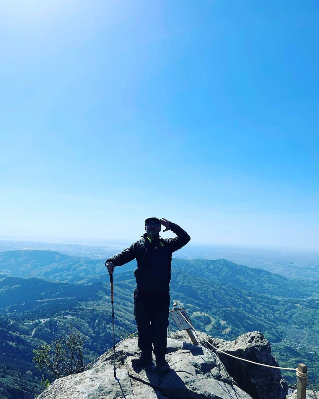 MACKA-CHINのインスタグラム：「昨年に続き 今年もマンルパのメンバーで山登り⛰ 今回は筑波山 白雲橋コース 最高な仲間達と自然に感謝です ありがとう⛰🧘🏾⛰」