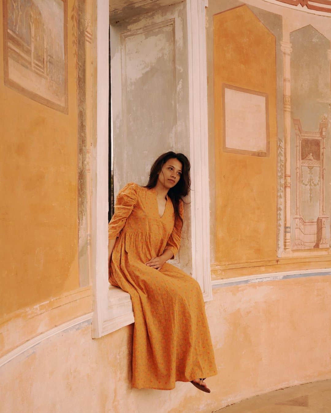 マッタのインスタグラム：「The Vayu Tapi Dress, the perfect dress to take you from day to night.⁠ ...seen here  in Sand Storm⁠ 📷: @jasmina_martiradonna with @guadalupe_merlo_nahui⁠ •link in bio •⁠」
