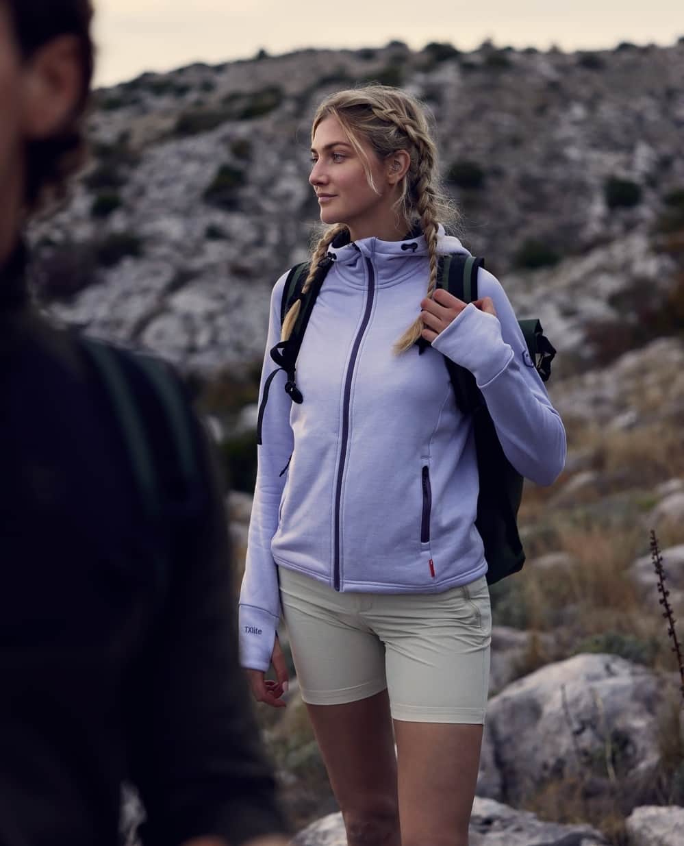 テンソンのインスタグラム：「Soon - longing for those calm warm summer nights when you can stroll around casually in your shorts and hoodie looking for a place to camp, relaxing by the campfire. ⁠ ⁠ #tenson1951 #theswedishoutdoorbrand #hvarisland #croatia⁠」