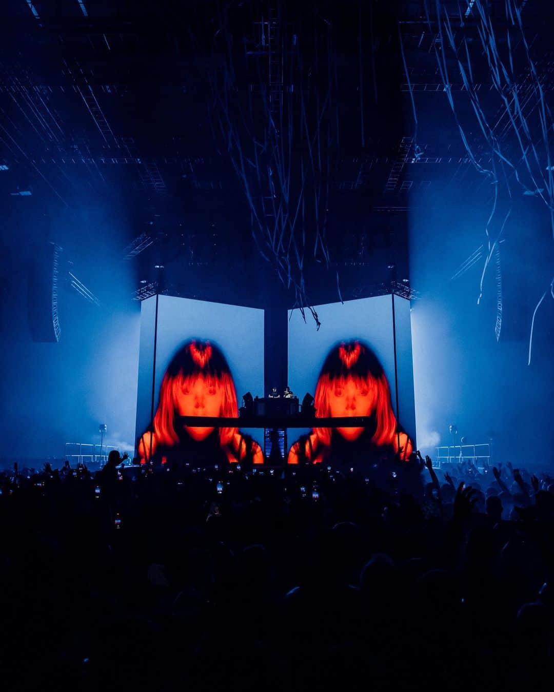 Dimitri Vegas & Like Mikeさんのインスタグラム写真 - (Dimitri Vegas & Like MikeInstagram)「Thank You London 🇬🇧  Wembley Arena with our brand new production was a dream!」4月10日 0時15分 - dimitrivegasandlikemike