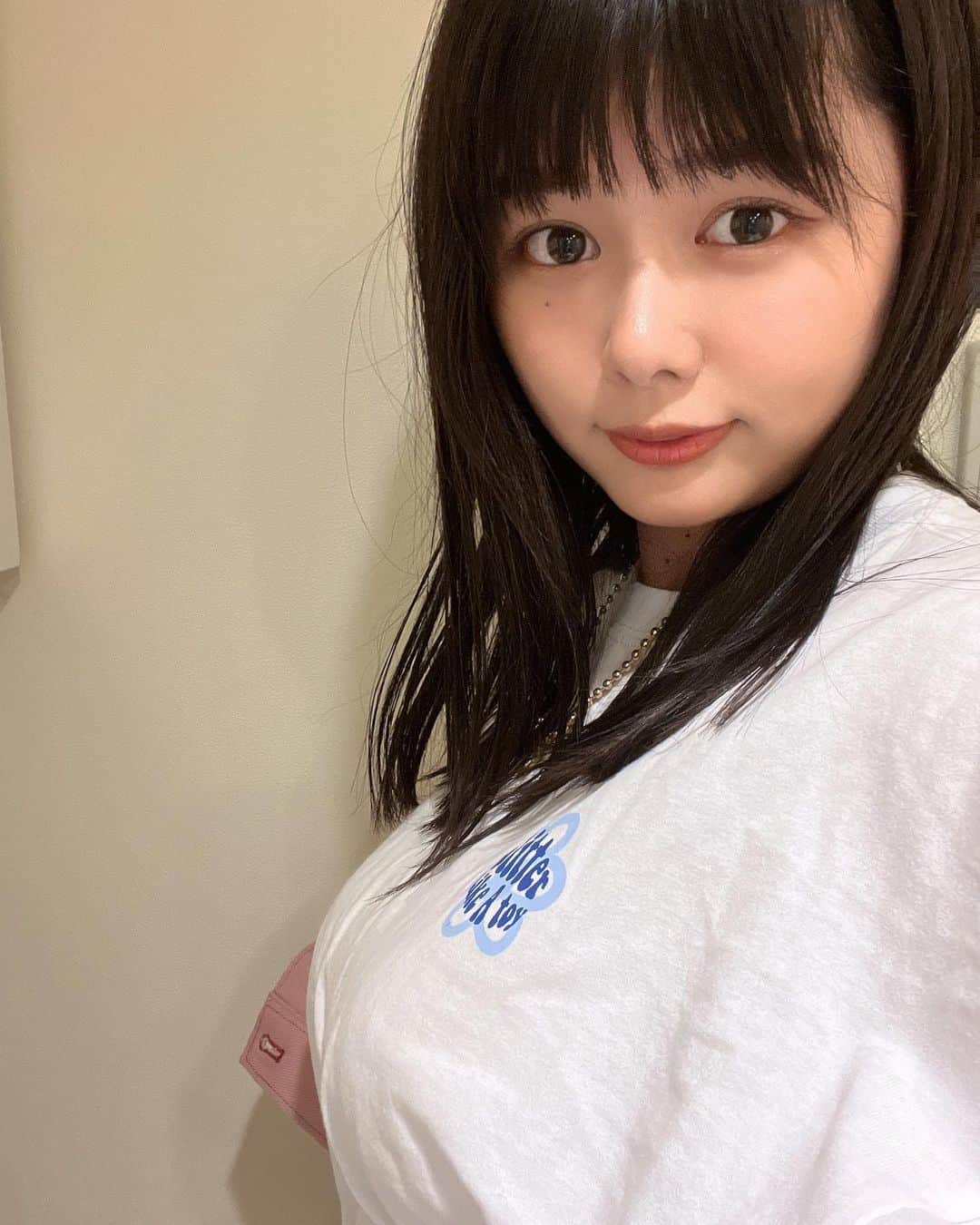蒼山みことのインスタグラム：「前髪切りました✌️  青柳さん @kyoya.aoyagi いつも可愛くしてくれてありがとうございます︎🫶🏻  ♡  ♡  ♡  #newpost  #Japanese #japanesegirl  #gravure  #グラビアアイドル #グラビア #インスタグラビア #グラドル #グラドル自画撮り部  #自撮り女子  #自撮り部  #いいね #instaphoto #instagood #follow #followｍe」