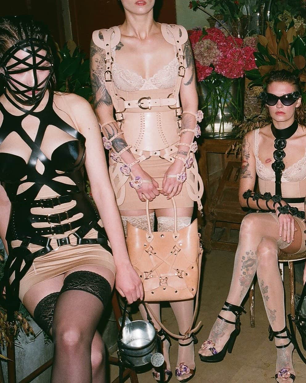 ZANA BAYNEのインスタグラム：「Sunday brunch vibe 🌹  Spring 2014 in Paris shot by @maximeballesteros」