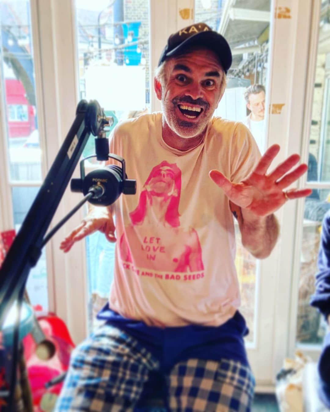 デビッド・モリシーのインスタグラム：「@ogg_steven is in the building! @boogalooradio」