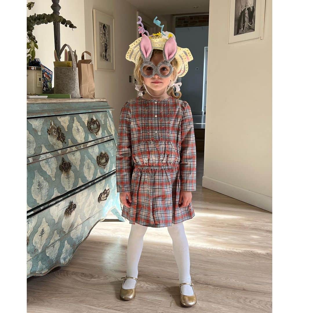 タビサシモンズのインスタグラム：「Happy Easter 🐰 to you all !!!!」