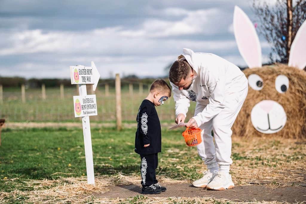ルーク・ショーのインスタグラム：「Happy Easter 🐰」
