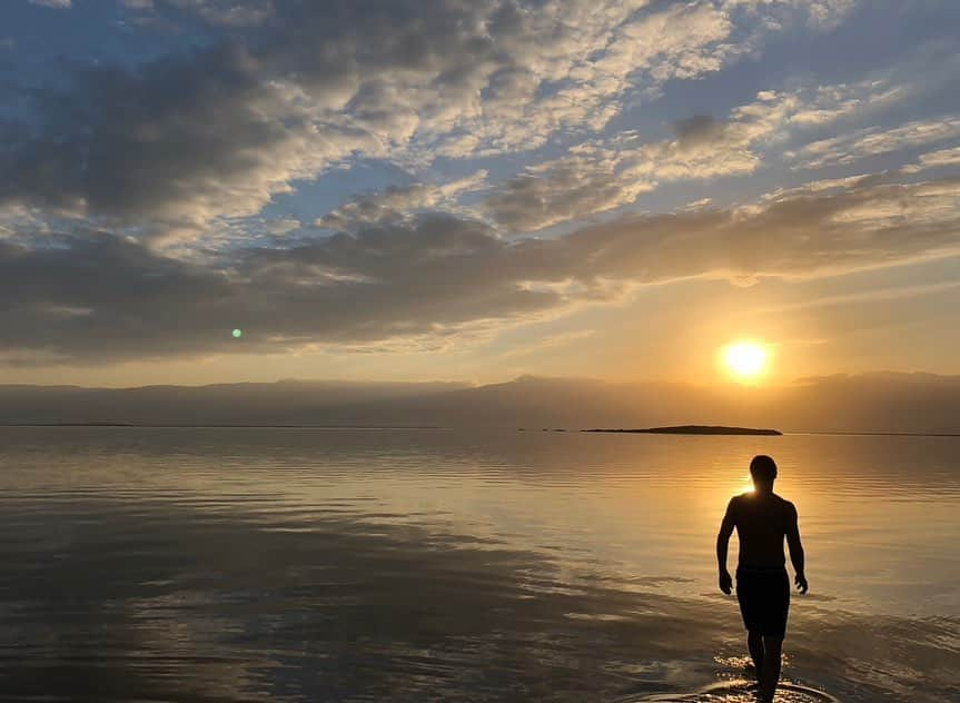 デレク・ハフさんのインスタグラム写真 - (デレク・ハフInstagram)「On this Easter Sunday I reflect on my experience in Jerusalem, The Dead Sea, Sermon on the Mount, Sea of Galilee and a place thought to be where Jesus was resurrected.   Indeed, the story of Jesus is truly fascinating and inspiring, regardless of one's beliefs or religious affiliations.  At its core, it is a story about love, compassion, and standing up for what is right.  Jesus was a rebel in his time, challenging the traditional norms and beliefs of his society. He preached a message of love and inclusion, which was radical and groundbreaking at the time.  He reached out to those who were marginalized and castaways, and showed them that they too were loved and valued.  One of the most powerful lessons we can learn from the story of Jesus is the importance of standing up for what is right, even when it is difficult or unpopular. Jesus held true to his beliefs, even when it meant going against the established order and risking his own safety.  Another important lesson we can learn is the power of compassion and empathy. Jesus showed love and compassion to all, regardless of their background or circumstances. He looked beyond the surface and saw the humanity in each person he encountered.  Ultimately, the story of Jesus is one of hope and redemption. It reminds us that even in the darkest of times, love and compassion can conquer hate and division. Whether we are religious or not, we can all strive to live by these examples and make the world a better place for everyone.」4月10日 0時57分 - derekhough