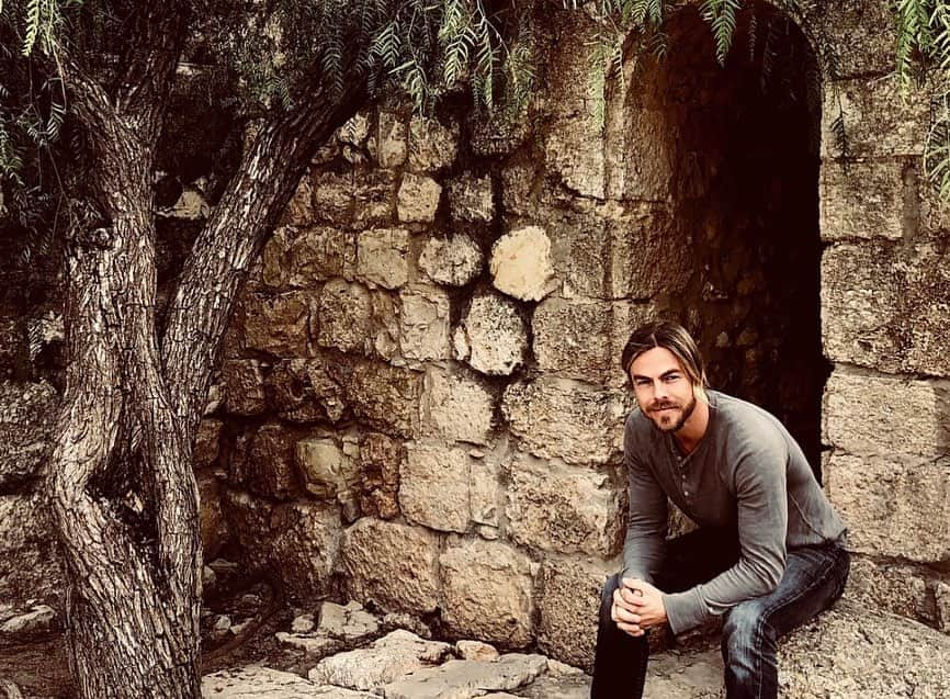 デレク・ハフさんのインスタグラム写真 - (デレク・ハフInstagram)「On this Easter Sunday I reflect on my experience in Jerusalem, The Dead Sea, Sermon on the Mount, Sea of Galilee and a place thought to be where Jesus was resurrected.   Indeed, the story of Jesus is truly fascinating and inspiring, regardless of one's beliefs or religious affiliations.  At its core, it is a story about love, compassion, and standing up for what is right.  Jesus was a rebel in his time, challenging the traditional norms and beliefs of his society. He preached a message of love and inclusion, which was radical and groundbreaking at the time.  He reached out to those who were marginalized and castaways, and showed them that they too were loved and valued.  One of the most powerful lessons we can learn from the story of Jesus is the importance of standing up for what is right, even when it is difficult or unpopular. Jesus held true to his beliefs, even when it meant going against the established order and risking his own safety.  Another important lesson we can learn is the power of compassion and empathy. Jesus showed love and compassion to all, regardless of their background or circumstances. He looked beyond the surface and saw the humanity in each person he encountered.  Ultimately, the story of Jesus is one of hope and redemption. It reminds us that even in the darkest of times, love and compassion can conquer hate and division. Whether we are religious or not, we can all strive to live by these examples and make the world a better place for everyone.」4月10日 0時57分 - derekhough