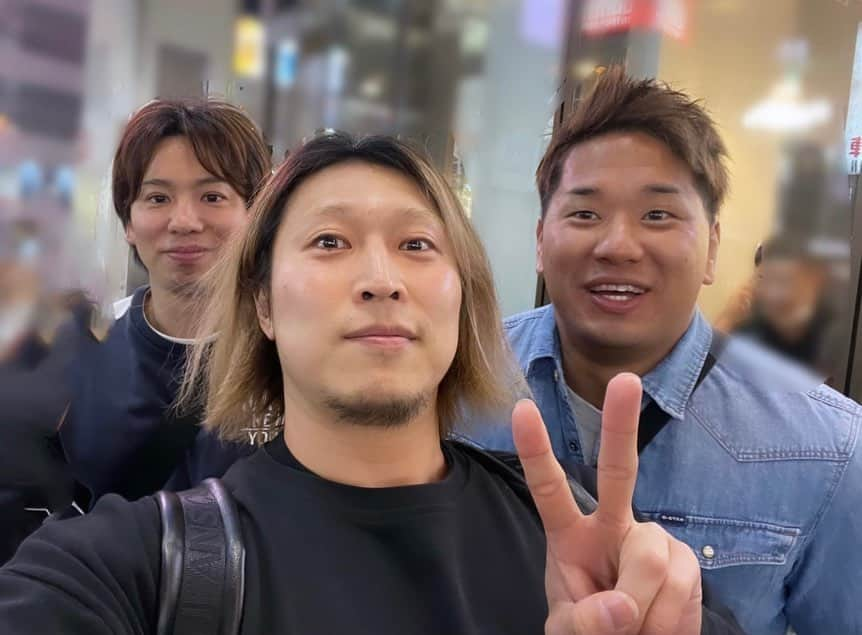 平田一喜さんのインスタグラム写真 - (平田一喜Instagram)「去年末以来の3人🌞  #プロレス #プロレスリング #プロレスラー #DDTプロレス  #professionalwrestling #Prowrestler #美容男子 #美容好き #筋肉男子 #肉体改造 #diet #脱毛 #Workout #筋肉 #muscle #bodymake #美容 #ddtpro #平田 #平田一喜 #kazukihirata」4月10日 0時50分 - parakissk