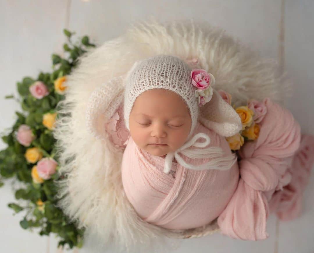 Stephanie Brantonさんのインスタグラム写真 - (Stephanie BrantonInstagram)「Happy Easter from this little bunny 🥰✨ 🐣🐇🌷💐」4月10日 0時51分 - missstephaniebranton