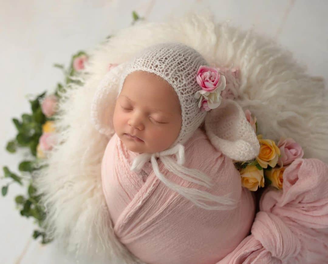 Stephanie Brantonのインスタグラム：「Happy Easter from this little bunny 🥰✨ 🐣🐇🌷💐」