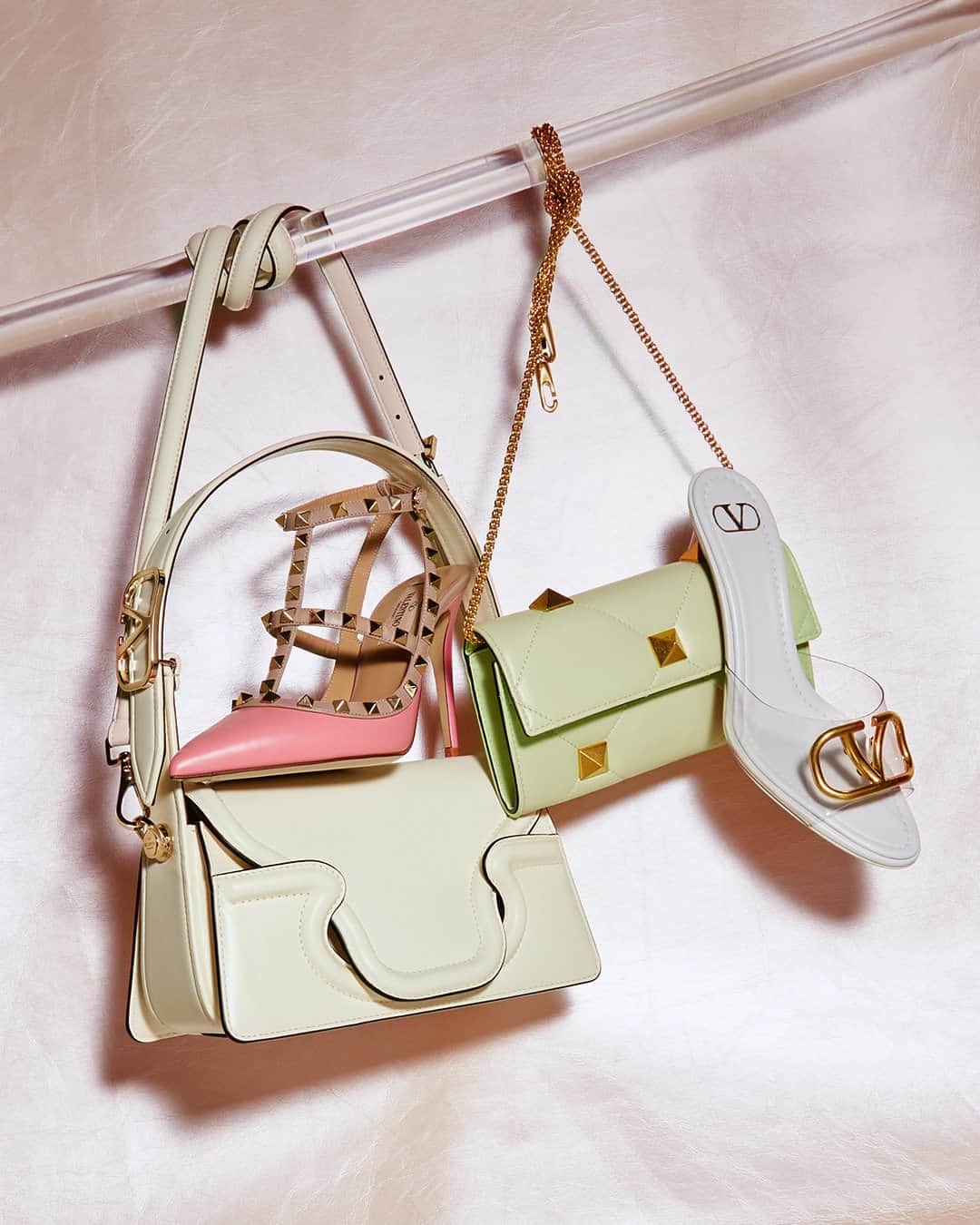 GILTのインスタグラム：「No chance you’re missing out. Tap to shop all-new #Valentino.」