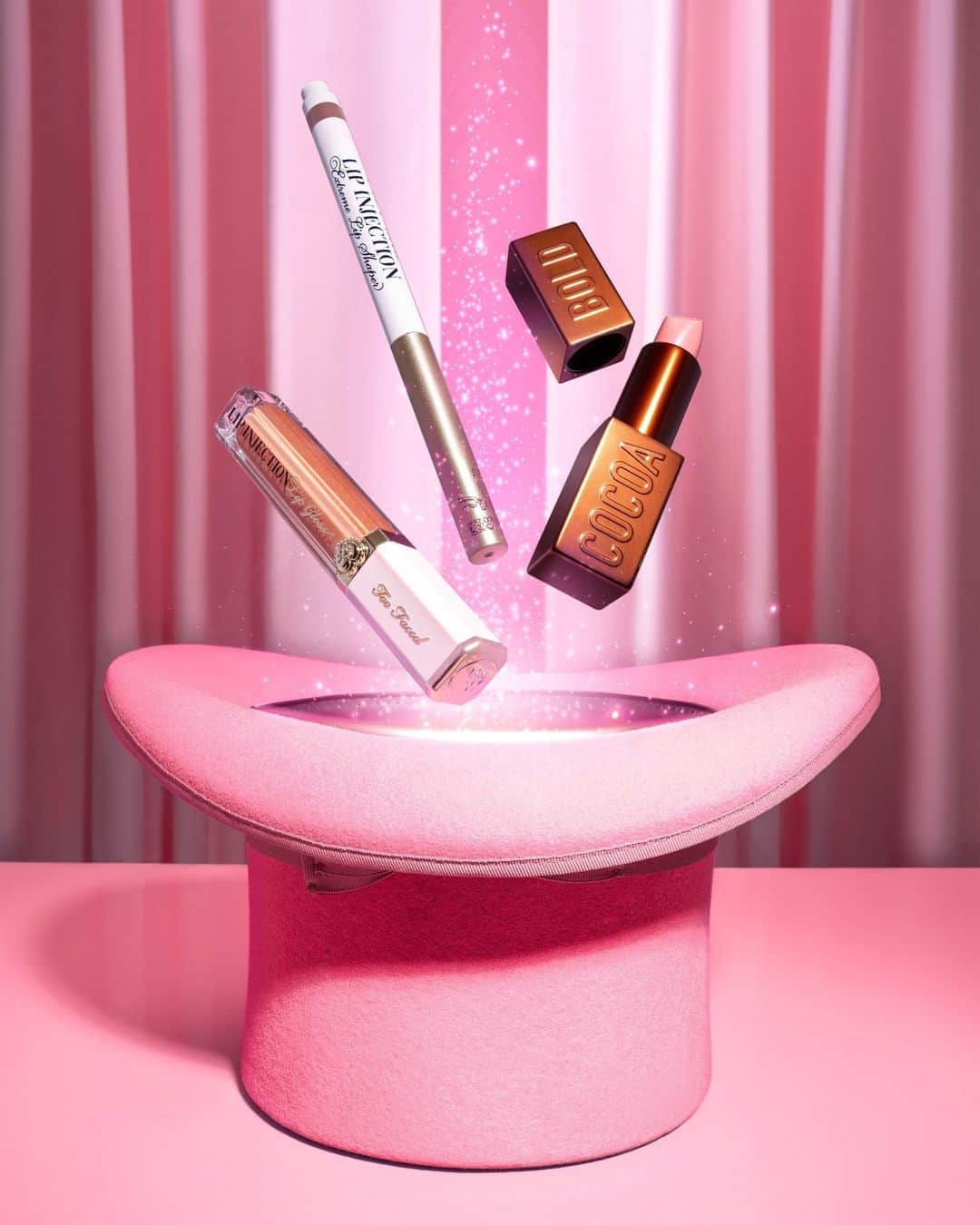 Too Facedのインスタグラム：「The perfect pair for plump & juicy lips: Lip Injection Extreme Lip Shaper, Cocoa Bold Lipstick, and Lip Injection Power Plumping Gloss! 💋💓😘 #toofaced #toofacedlipinjection #tfcrueltyfree」