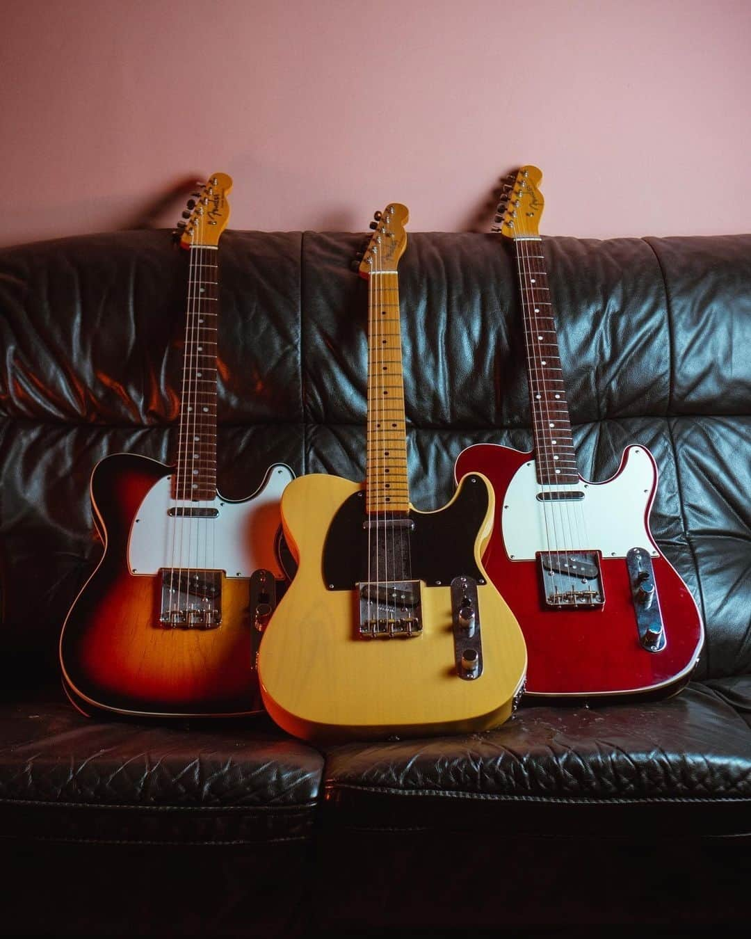 Fender Guitarさんのインスタグラム写真 - (Fender GuitarInstagram)「Finish off the weekend with this gorgeous trio of Teles from @dressedinblaack. Tag us in your Fender photos with #FenderFanMail for a chance to be featured next!」4月10日 1時02分 - fender