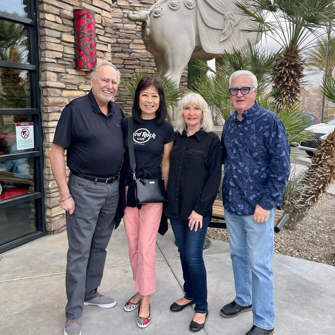 のインスタグラム：「Double date night with Salme & Bob! Dinner at PF Chang’s and first time seeing indoor football. Las Vegas Night Hawks vs San Diego Strike Force! What a fun time! 🤗🍽️🏈🍻🥳👫👫♥️🥰 #DoubleDateNight #IndoorFootball」