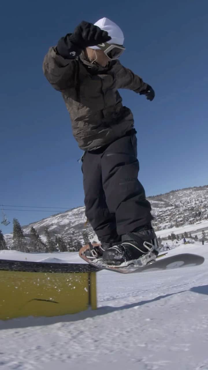 角野友基のインスタグラム：「🐰The Easter Bunny says you should hop over to our YouTube and watch The Park Series Ep. 3 🐣🔗Link in story. 🏂 @yukikadono 📹: @jupiterpeople @woodwardparkcity #SignalSnowboards #Signal_Life」