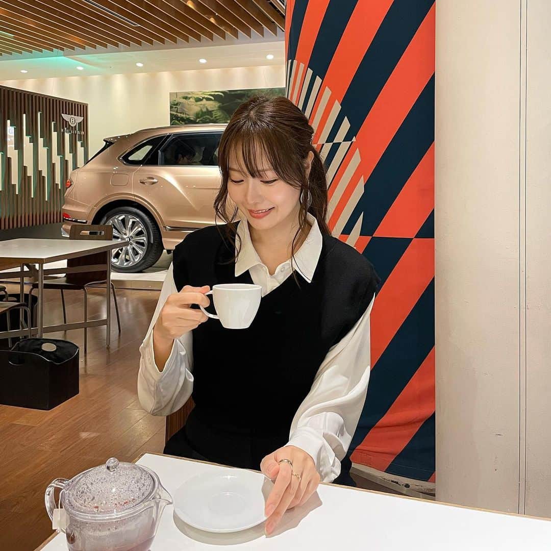 のインスタグラム：「六本木ヒルズカフェで4日間期間限定で開催されたベントレーカフェがとっても素敵でした☕️なので何回かに分けて投稿するね！ ・ ・ #無加工 #カフェ #六本木ヒルズ #ベントレー #☕️ #cafe #カフェ巡り」