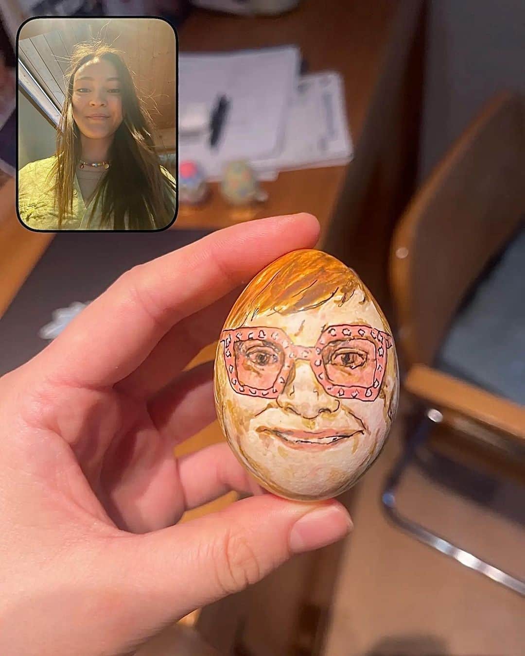 澄那シュトゥーダーのインスタグラム：「The pope, Elton John, and van Gogh walk into a bar...  This year's egg creations. Happy Easter from our family to yours (if you celebrate)! 🪺🐰🐣」