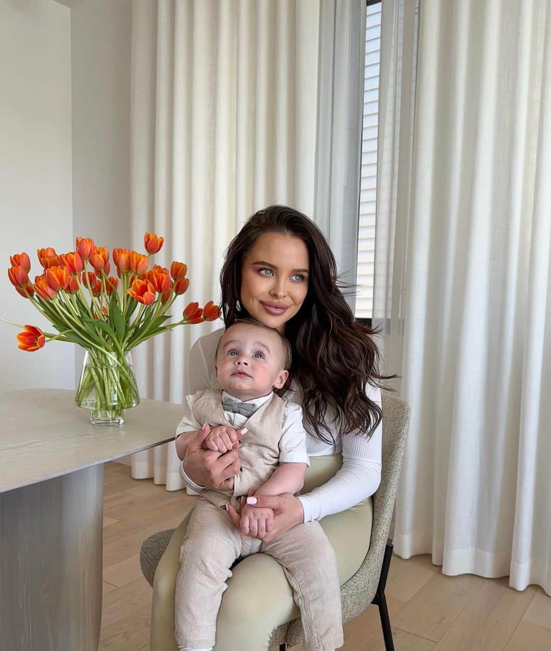 Mara Teigenのインスタグラム：「My bunnies first Easter 🐣 Happy Easter to you and your loved ones, from me and mine 🌷 Last pic is my fav 🐰」