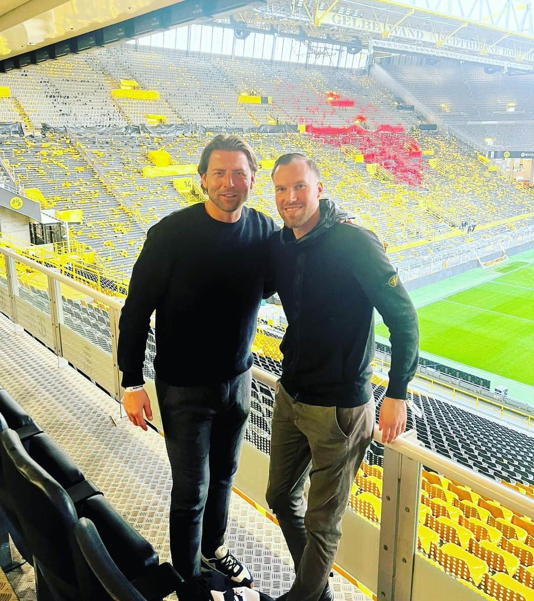 ケヴィン・グロスクロイツのインスタグラム：「Dortmunder Jungs  Knapp 600 Spiele für den BVB  Deutscher Meister  Pokalsieger  Weltmeister  Treue und liebe zum Verein 💯 #undwirwerdenimmerborussensein #isso」