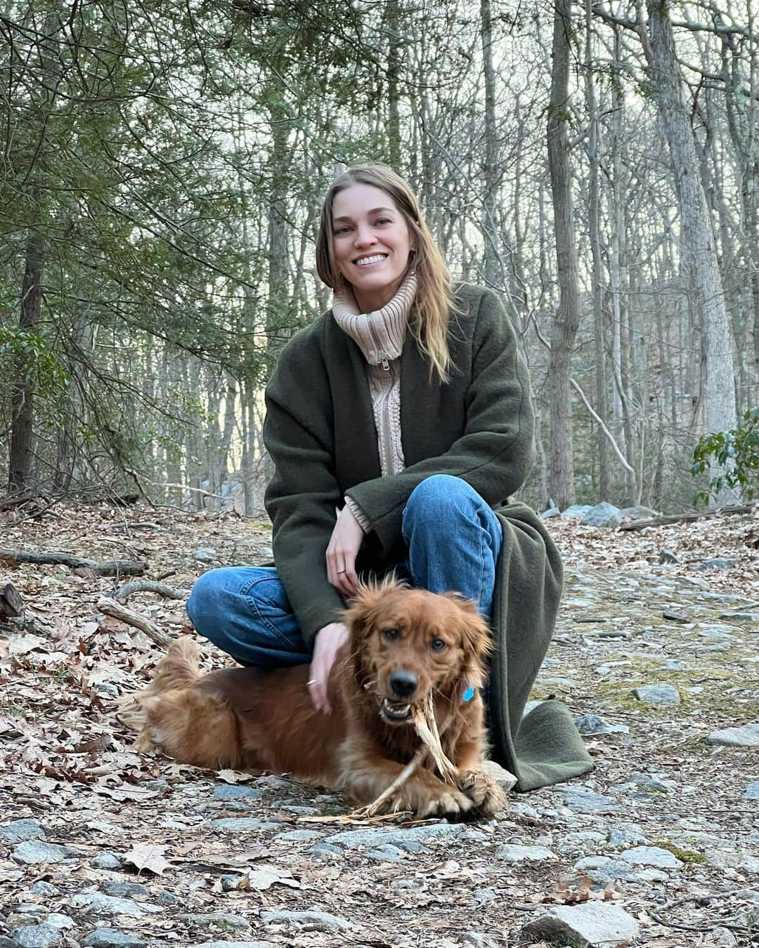 サマンサ・グラドヴィルさんのインスタグラム写真 - (サマンサ・グラドヴィルInstagram)「Happiest when in nature 🌿🍃 #hoppyeaster #dogmomlife #upstateny」4月10日 1時56分 - samgradoville