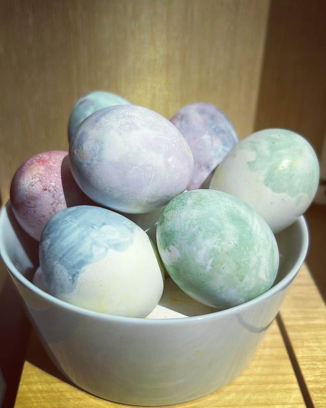 エミー・ロッサムのインスタグラム：「🥚 🎨」