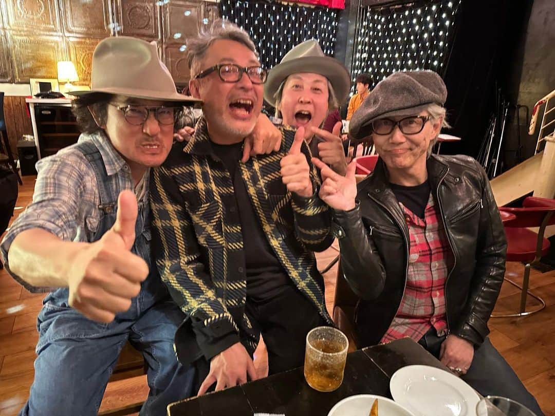 栗田善太郎のインスタグラム：「博多の素晴らしきロックパイセン達に誕生日を祝って頂きました！ サイコーの52歳のスタートになりました！」