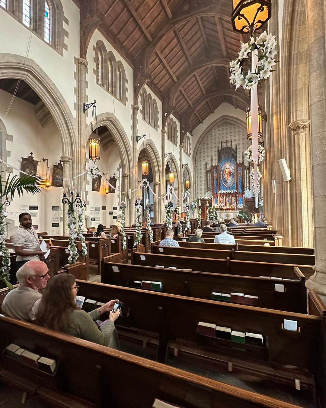 ロバート・パトリックさんのインスタグラム写真 - (ロバート・パトリックInstagram)「Happy Easter from all of us @stthomashollywood #easter #hehasrisen  #episcopal #anglocatholic」4月10日 2時21分 - ripfighter