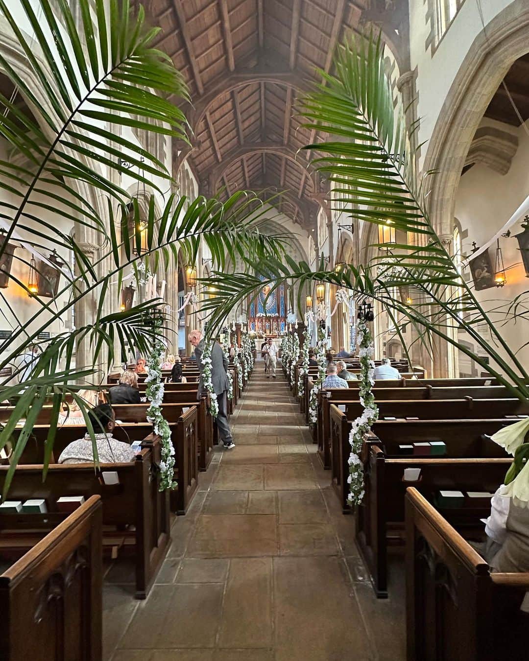 ロバート・パトリックさんのインスタグラム写真 - (ロバート・パトリックInstagram)「Happy Easter from all of us @stthomashollywood #easter #hehasrisen  #episcopal #anglocatholic」4月10日 2時21分 - ripfighter