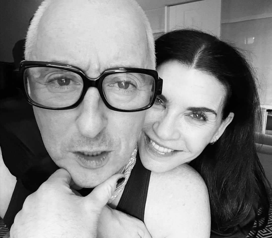 アラン・カミングのインスタグラム：「The good wifey came to see Och and Oy at the Carlyle last night!」