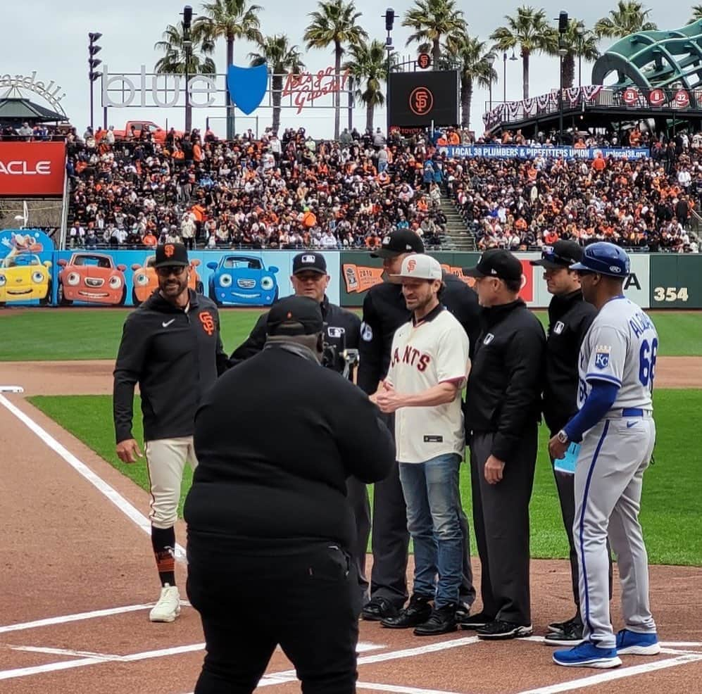 イアン・ボーエンさんのインスタグラム写真 - (イアン・ボーエンInstagram)「My first opening day at the home stadium @oraclepark rooting on the boys from the bay. @sfgiants for life #HumBaby Thanks to everyone for the wonderful day.」4月10日 2時34分 - ianbohen