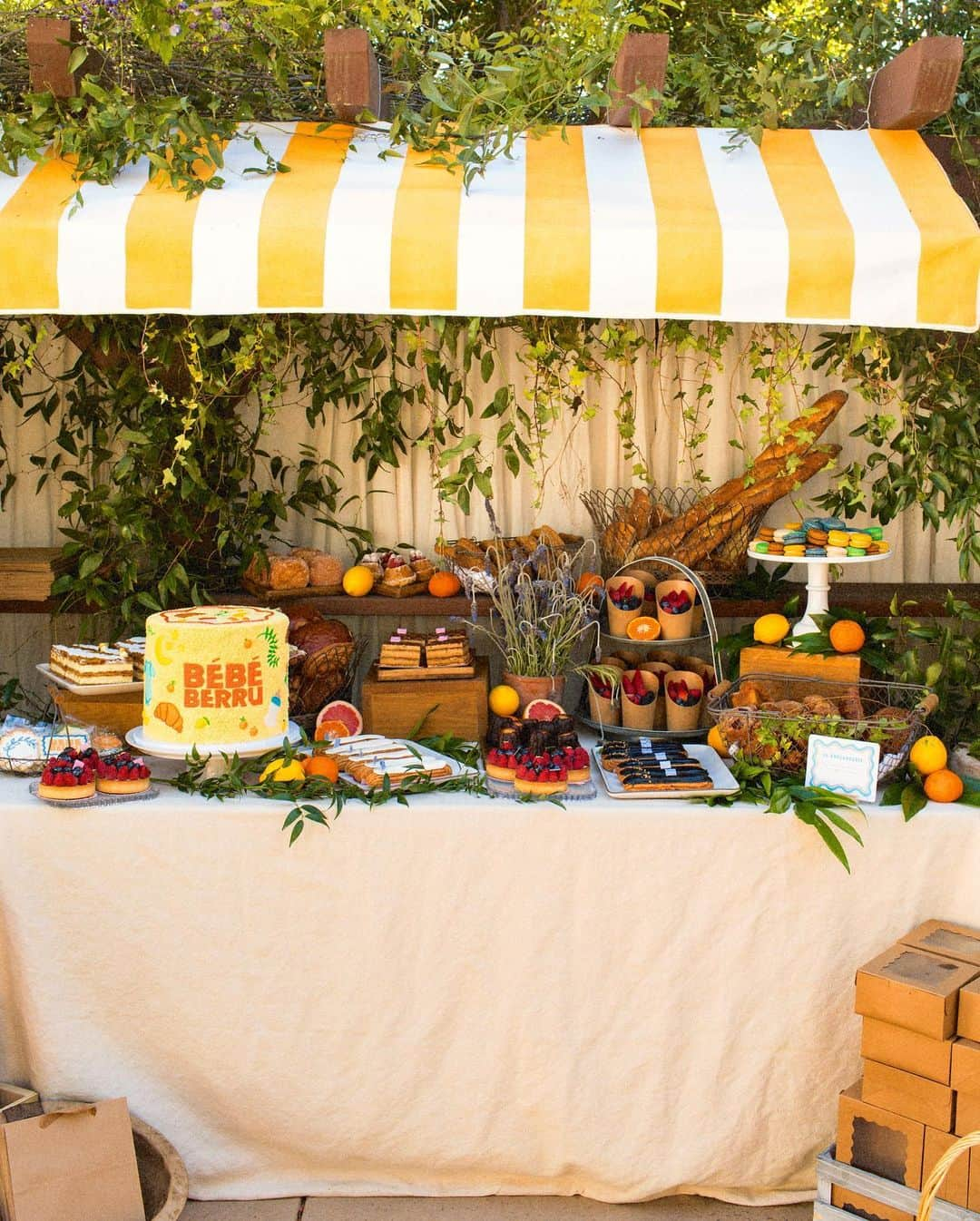 ジュリー・サリニャーナさんのインスタグラム写真 - (ジュリー・サリニャーナInstagram)「BABY SHOWER CAKE & PATISSERIE STAND🎂🥐 Sharing our cake x pastries details: I was so in love with our beautiful carrot cake that my go-to cake girl @alanajonesmann made for our special day! I wanted to have baby and Mediterranean/French elements on the cake like croissants, baby bottles, olive branches, oranges, lemons etc- The details were impeccable of each element and I literally screamed when I saw how cute the cake turned out! 🥹  I wanted to have a patisserie stand at the shower and bring a bit of France to LA with all of my favorite French pastries like almond croissants, macarons, eclairs, beignets, baguettes, etc! We had cute to-go boxes for guests to take pastries home as if you were at a French bakery! My favorite pastries in LA are from @bottegalouie so I knew our pastries had to be from there! We built the cute awning and created my dream French Al-fresco patisserie stand!   Thank you so much to @bottegalouie for all the beautiful pastries and @alanajonesmann for the dreamiest babyshower cake- you guys made my shower a dream come true! I’m over the moon with how everything tasted and turned out! 💛 #babyshower #patisserie #babyshowercake   Photography by @elli_lauren」4月10日 2時29分 - sincerelyjules