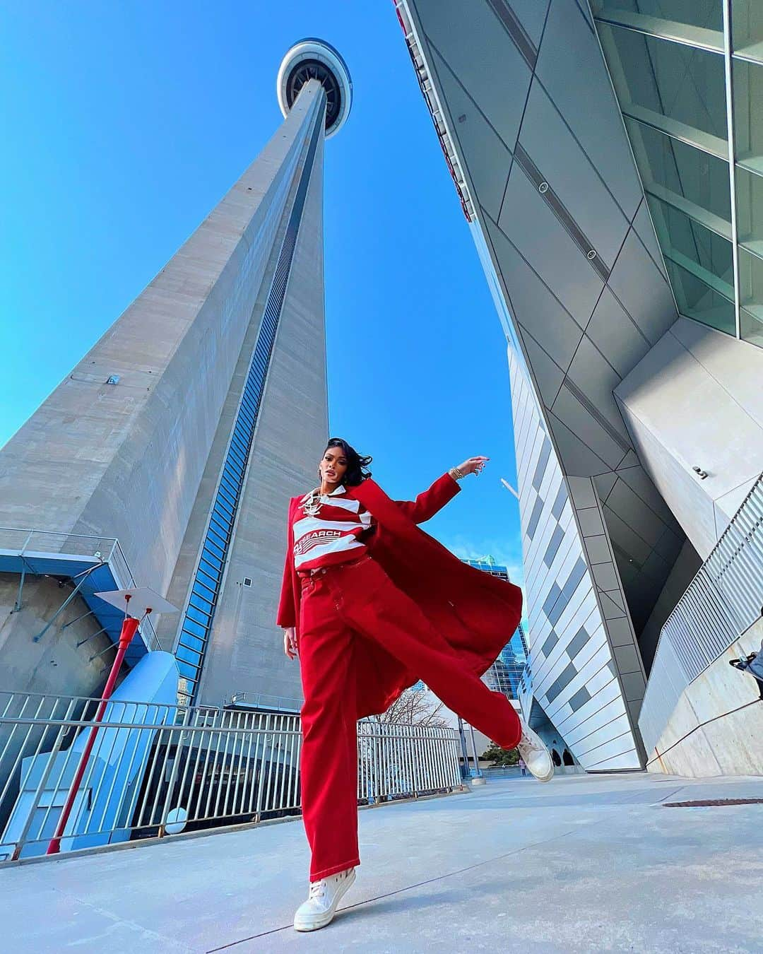 ウィニー・ハーロウさんのインスタグラム写真 - (ウィニー・ハーロウInstagram)「Hometown 🇨🇦❤️ #CNtower」4月10日 2時59分 - winnieharlow