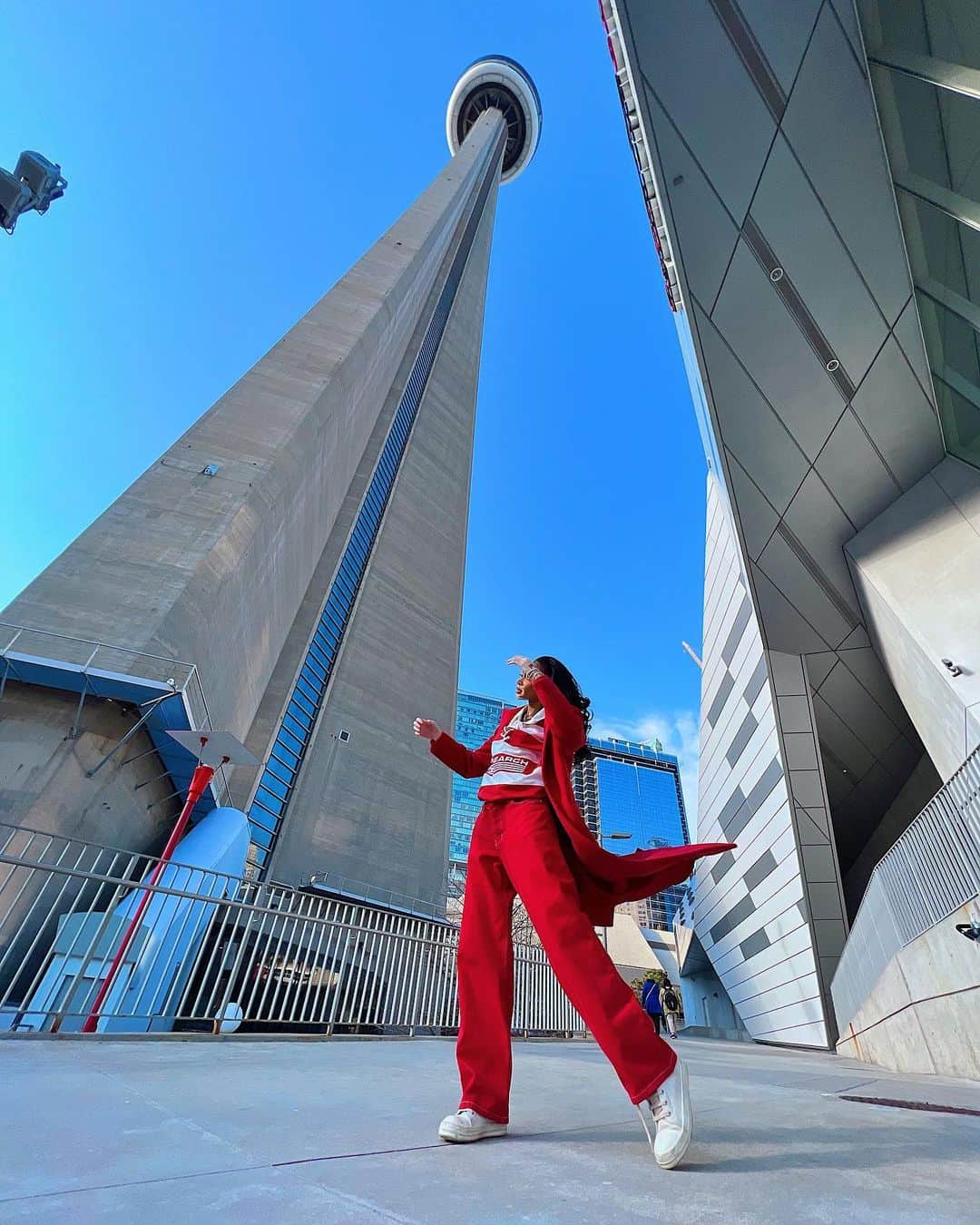 ウィニー・ハーロウさんのインスタグラム写真 - (ウィニー・ハーロウInstagram)「Hometown 🇨🇦❤️ #CNtower」4月10日 2時59分 - winnieharlow