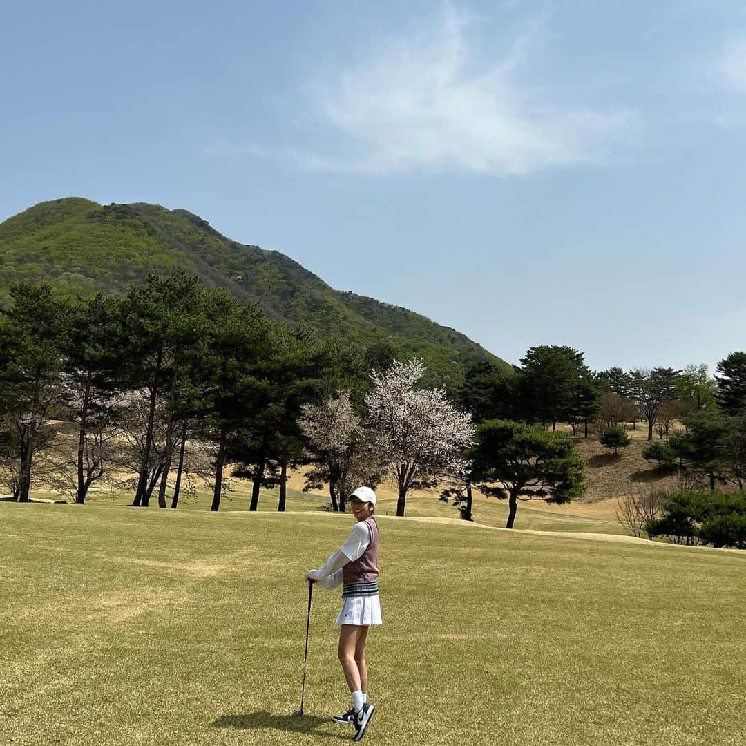 ソン・ダムビさんのインスタグラム写真 - (ソン・ダムビInstagram)「너무 잘 치는 언니랑 형부⛳️😆 즐거웠어요⛳️❤️」4月10日 14時07分 - xodambi