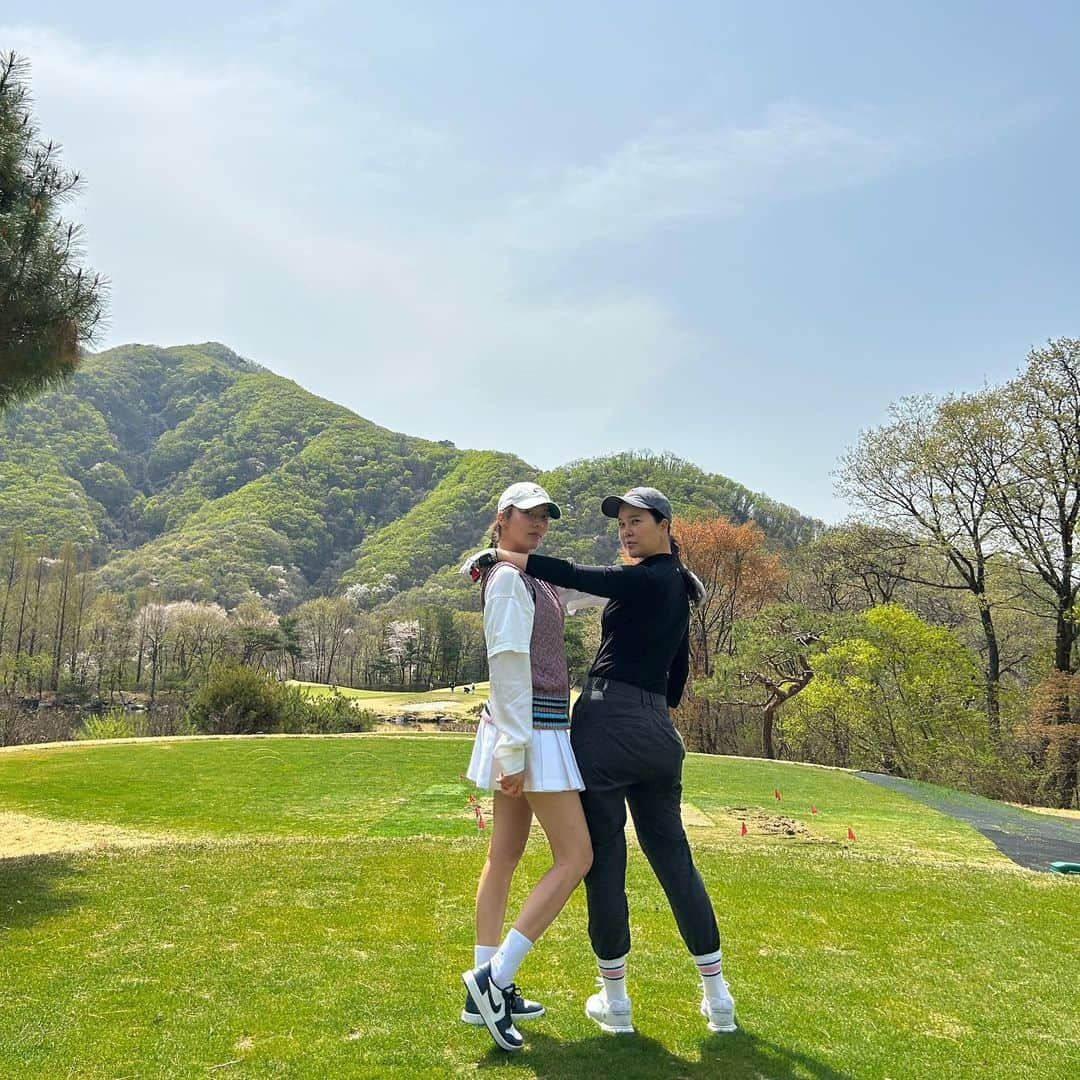 ソン・ダムビさんのインスタグラム写真 - (ソン・ダムビInstagram)「너무 잘 치는 언니랑 형부⛳️😆 즐거웠어요⛳️❤️」4月10日 14時07分 - xodambi