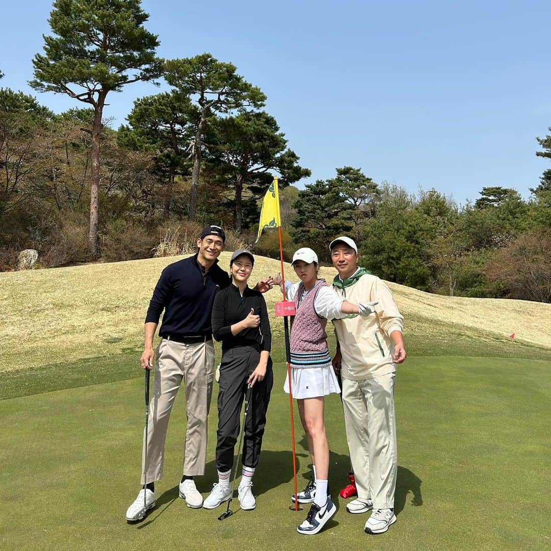 ソン・ダムビさんのインスタグラム写真 - (ソン・ダムビInstagram)「너무 잘 치는 언니랑 형부⛳️😆 즐거웠어요⛳️❤️」4月10日 14時07分 - xodambi