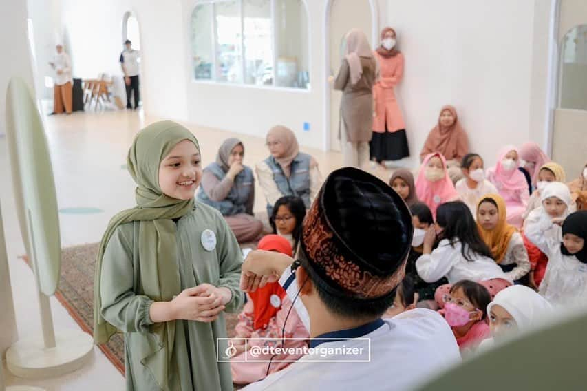 Keluarga A5のインスタグラム：「Lulus dehh 4 hari pesantren kilat, semoga bermanfaat ya anak2.. banyak keseruan cerita mereka nanti bisa liat di youtube the hermansyahA6..」