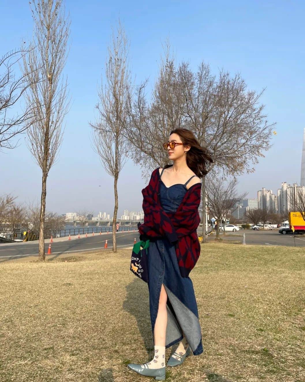 のインスタグラム：「중간고사 기간에 날씨가 가장 좋았었지..🌸」
