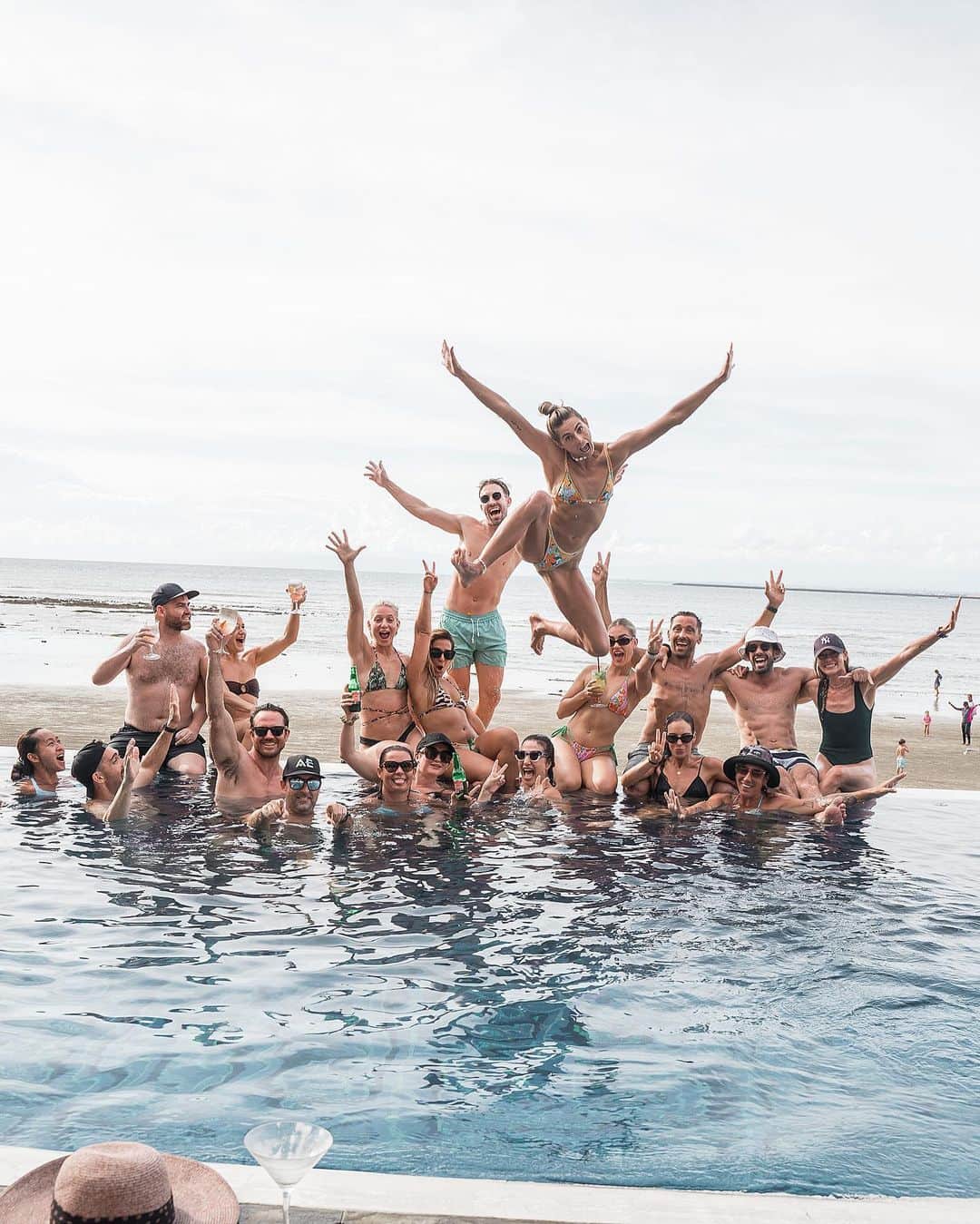 Amanda Biskさんのインスタグラム写真 - (Amanda BiskInstagram)「Feeling very blessed to be spending a week with these legends in paradise! @activeescapes #bali  We’re half way in and have already made the most epic memories:  1. Sunsets at our villa pool 2. Our villa 3. Me in my element coaching! 4. Team huddle before the beach obstacle course 5. Group shot after finishing beach obstacle 6. Afternoon at @fsbali enjoying the pool 7. Yoga with the amazing @jess_klein_yoga  8. Karolina & Danny smashing wake boarding 9. Pool party at our villa pool  ab♥️x  My next retreat: Active Escapes Festival - Sept 5th 2023  Photos: 1. @adam.m.dunne 2-9. @alexmioni 📸」4月10日 12時56分 - amandabisk