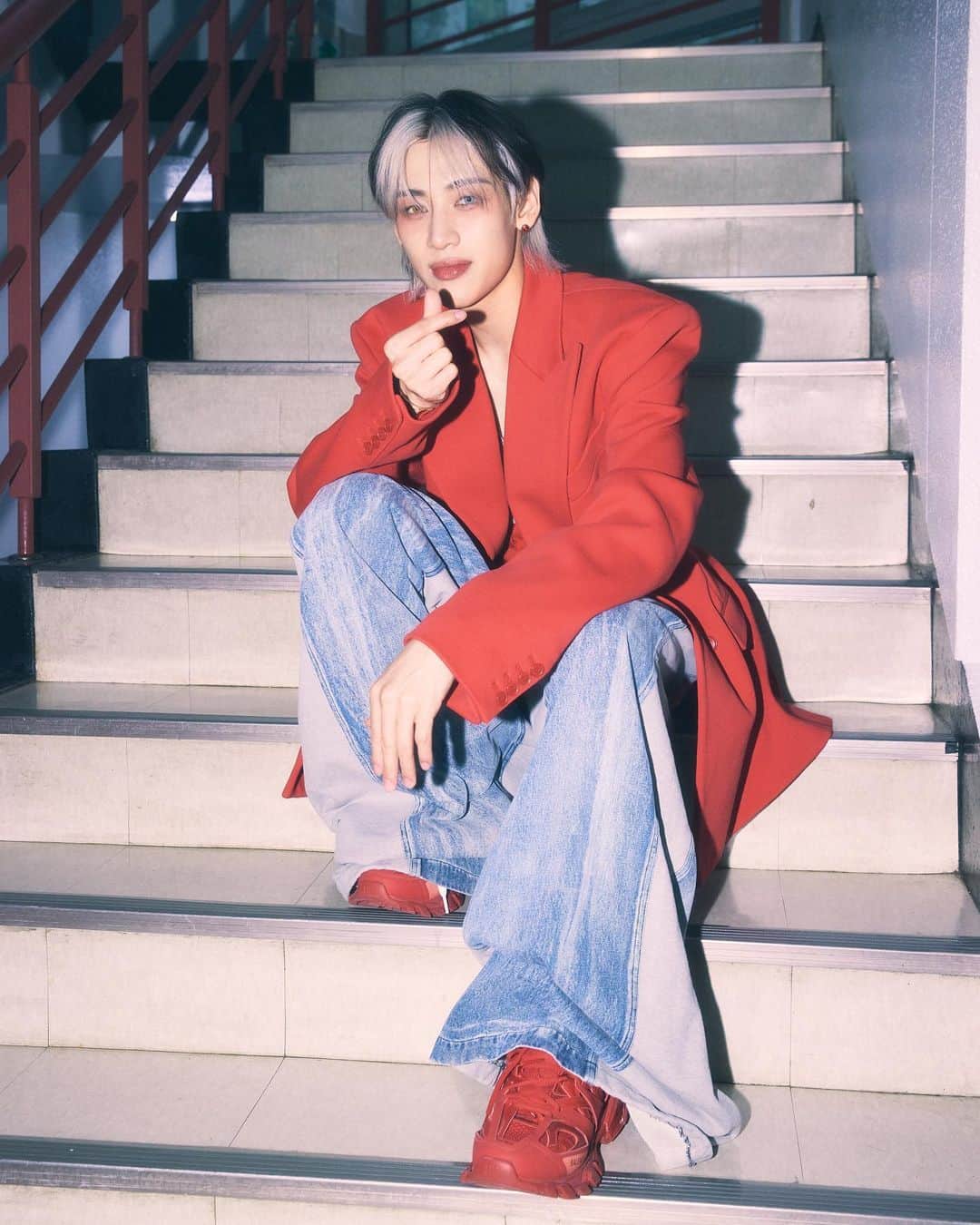 BamBam のインスタグラム：「Thank you so much for all the love and support for Sour&Sweet❤️🤍  Thank you to all the IGOT7 that also work hard for this album the past 2weeks thank you for always be by my side  and always showing just LOVE to me  IGOT7 without you guys i will never be who i am today i'll be the best i can be until the last day i can perform  Love you IGOT7💚」