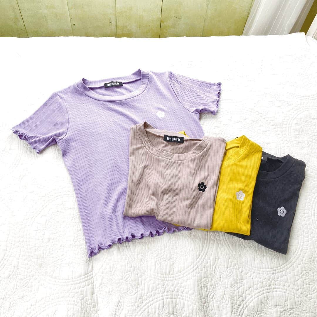 MARY QUANT officialのインスタグラム：「- #ワンポイントデイジーリブメロープルオーバー - #MARYQUANT #2023SUMMER #NEWITEMS #FASHION #PULLOVER - #マリークヮント #プルオーバー #夏ファッション」