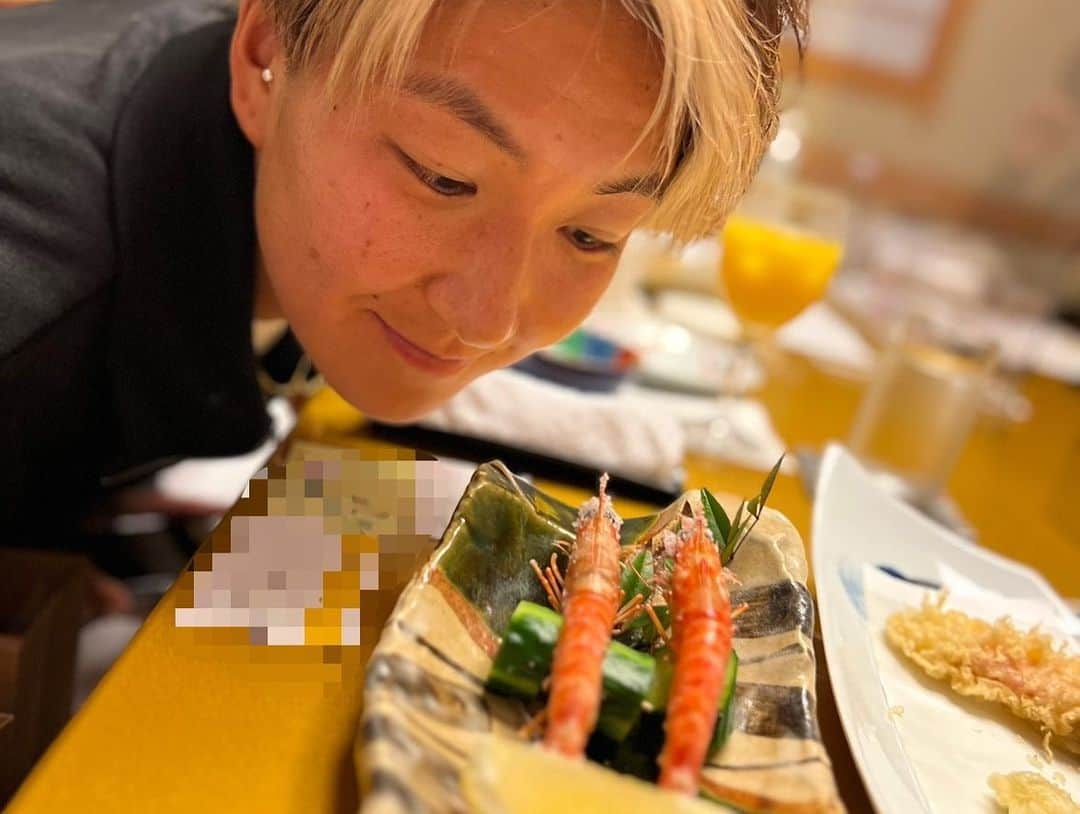 池田咲紀子さんのインスタグラム写真 - (池田咲紀子Instagram)「先日、 レッズのパートナーさんでもある、うらわ高砂さんにお邪魔してきました(2回目)😊  全てのメニューが美味しすぎて豪華すぎて、、、 次の料理が出てくるたびに感動でした🥺✨😋  お料理だけでなくて、 お皿や盛り付けなどもとっても素敵で目でも楽しめて、 お腹も心もいっぱいであったかくなる場所です😊✨  私が(皆も)大好きなゆいぴーと一緒に行きました❣️ また行こうね😊❣️  美味しい料理に気を取られすぎて、自分たちと料理と一緒に撮る前に全部食べました😂🤳😂  皆さんも、 大切な友達や家族や恋人との特別な日などに、 うらわ高砂さんへ行ってみてはいかがでしょうか😊⁇  浦和駅西口からとっても近いのでぜひ😘  うらわ高砂さん、 ありがとうございました😊 またぜひ お邪魔させてください🙇‍♂️✨  #浦和レッズ #三菱重工浦和レッズレディース  #パートナー #うらわ高砂 #懐石料理」4月10日 13時28分 - sakiko_ikeda_21