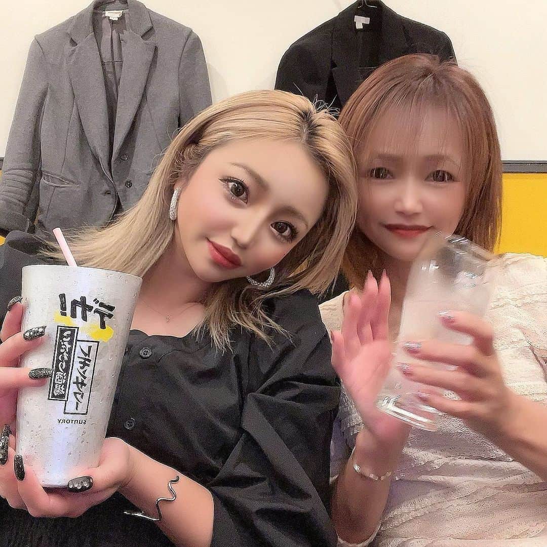 MII MAMAのインスタグラム：「. . . 親子飲み🍺🍋 ------------------------------------------ 🔎White Style mi mama 良かったらチャンネル登録お願いします🙇🏽‍♀️ #YouTube#ユーチューバー#主婦ユーチューバー#MIIMAMA#チャンネル登録お願いします#2児ママ#年子ママ#ギャルママ#ぎゃるまま#アラサーママ#アラサー#30代#30代ママ#ホワイトインテリア#モノトーンインテリア#シンプルな暮らし#収納#ホワイト収納#イチナナ#イチナナライバー#専属ライバー#主婦ライバー#17LIVE#主婦YouTuber#ママYouTuber#ママライバー#幼稚園ママ#小学生ママ」