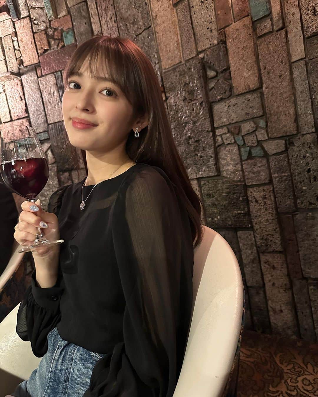 矢作穂香さんのインスタグラム写真 - (矢作穂香Instagram)「With a glass of good wine 🍷   Actually not wine, but grape juice.  #harrywinston」4月10日 13時31分 - honoka_yahagi