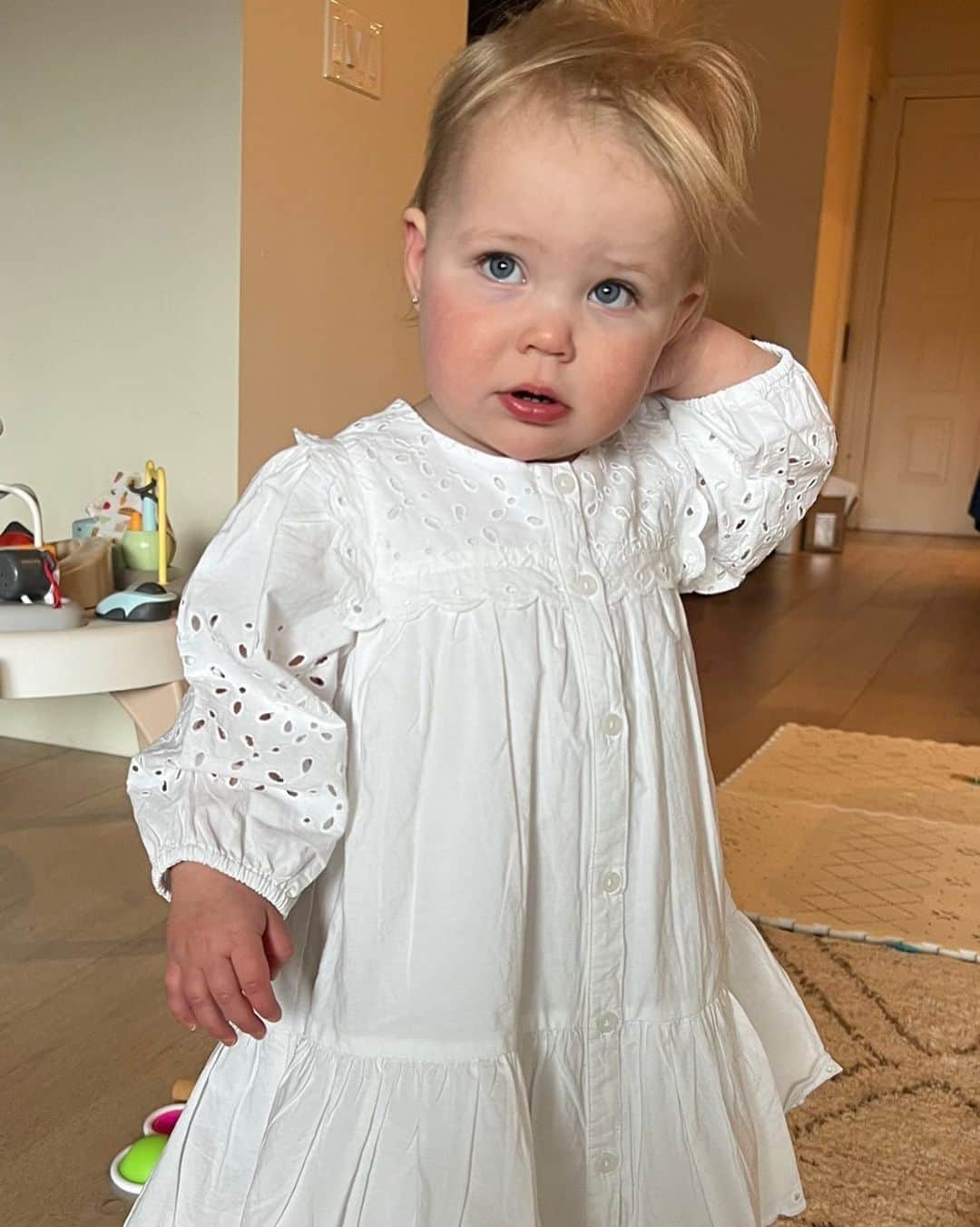 ブリタニー・ダニエルのインスタグラム：「Happy Easter from our little 🐥🤍」